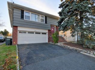 2182 Vauxhall Rd, Union, NJ 07083