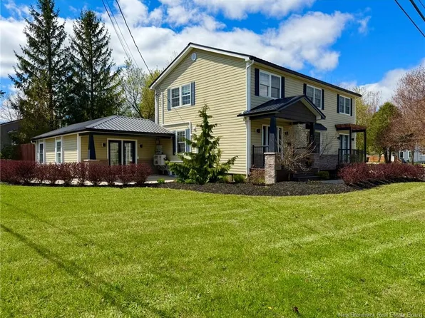 319 Raymond Ave, Bathurst, NB E2A 2W3