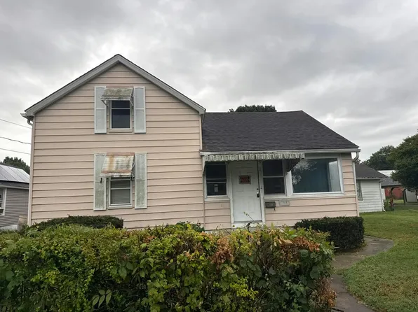 1010 E Olive St, Staunton, IL 62088