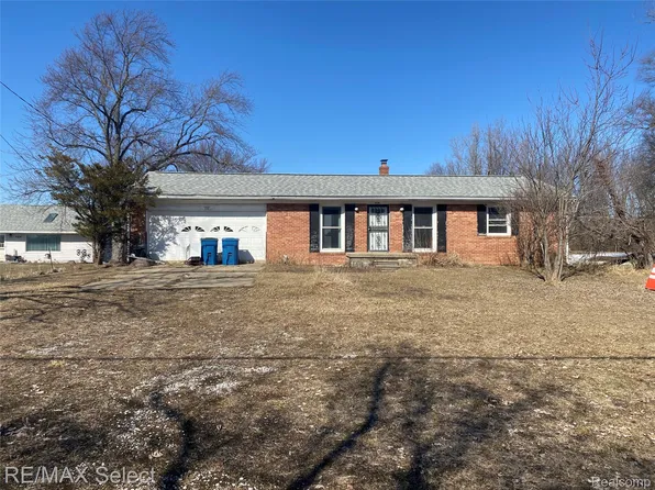 8126 Corunna Rd, Flint, MI 48532