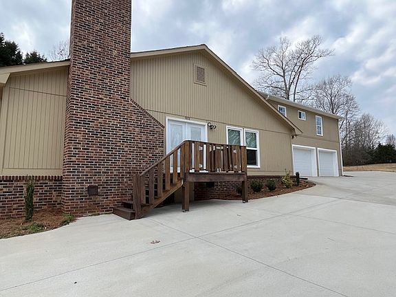 Great new driveway & decking :)