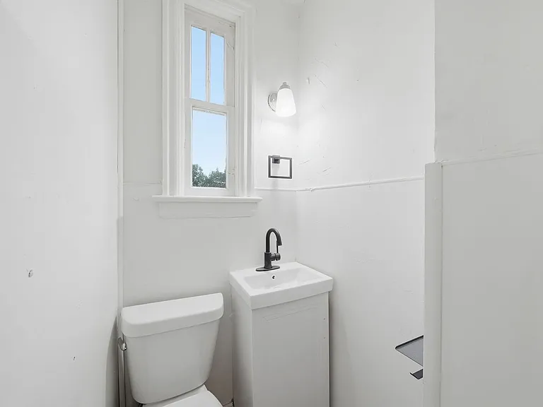 1211 Emily St — Photo 23