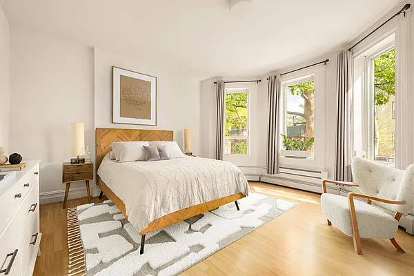 Sold by Douglas Elliman | media 22