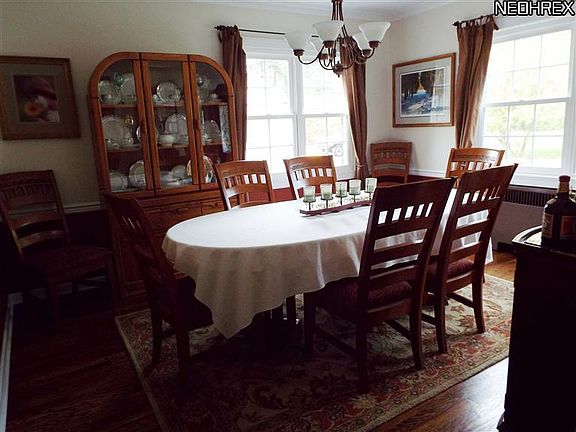 3rd image of 9686 Pine Manor Dr
