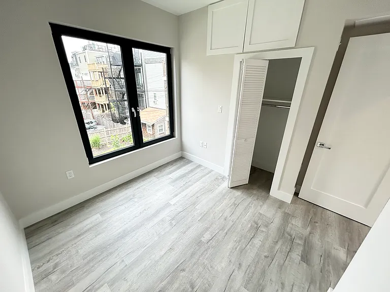 241 W Third Street Pl #R — Photo 11