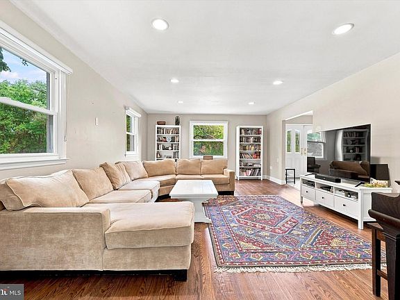 3rd image of 3 Red Maple Dr