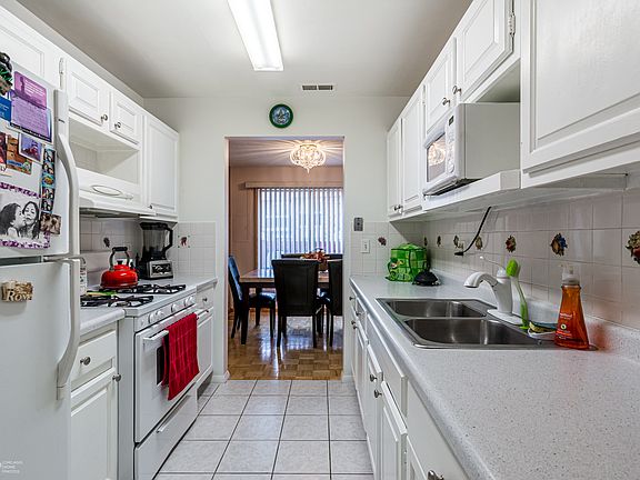 5th image of 2023 Bayberry Ln