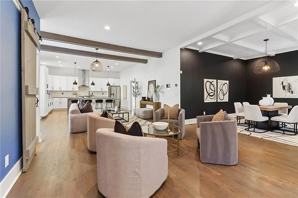 6 bed, 4.5 bath, 3006 sqft, $6,700 — Photo 2
