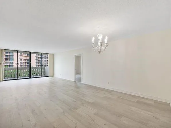90 Edgewater Dr, Coral Gables, FL