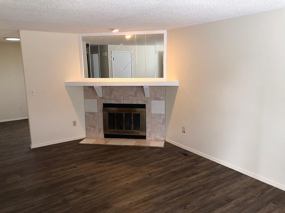 2nd image of 3208 S Raymond Cir