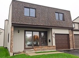 451 Maple Dr, Wheeling, IL 60090