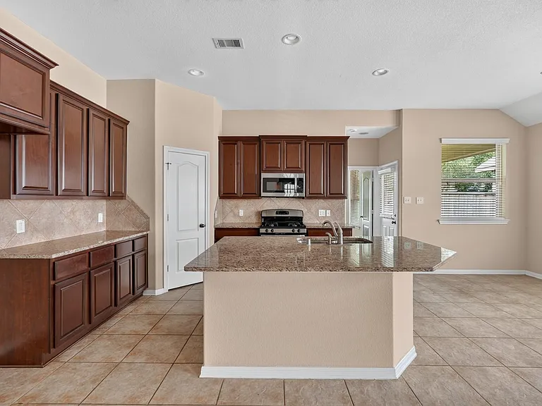 15 Butternut Grove Pl — Photo 10