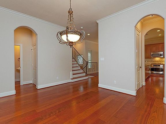 4th image of 4037 Boardwalk Blvd