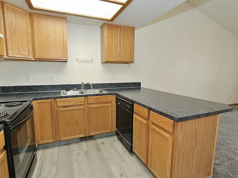 2523 E Spruce St #B — Photo 8