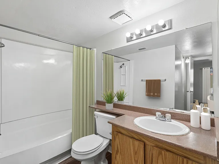 California Place Apartments — Photo 29