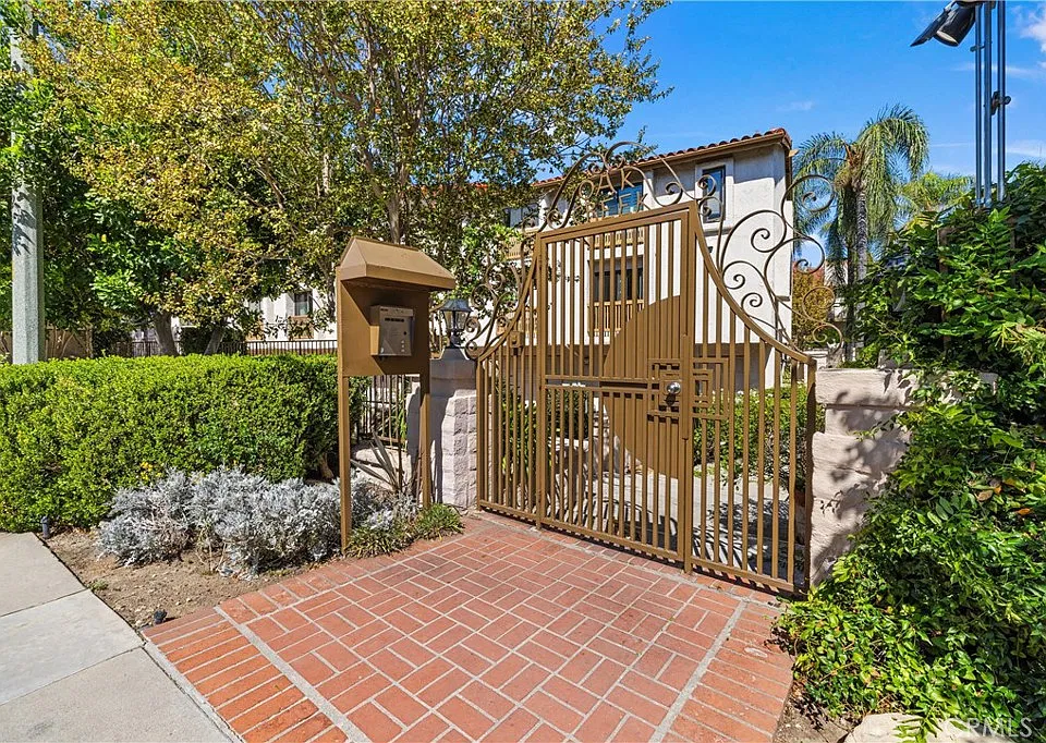 23473 Park Sorrento