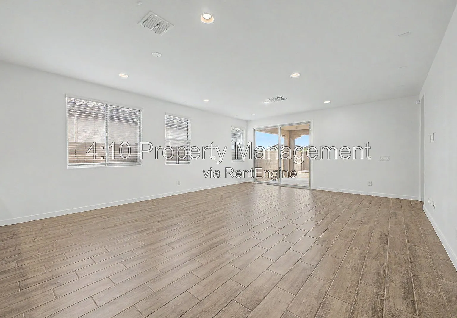4 bed, 3.0 bath, 2524 sqft, $2,400 — Photo 4
