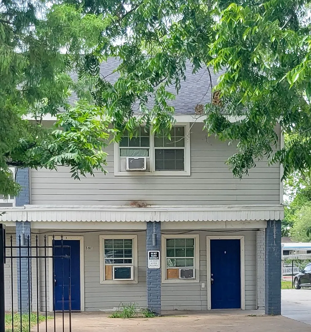 5301 Collingsworth Dr — Photo 2