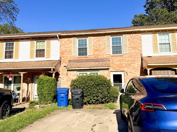 312 Seeman Ct, Virginia Beach, VA 23452