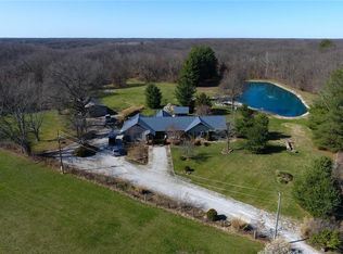 9355 Schaefer Rd, Staunton, IL 62088