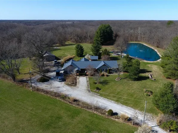 9355 Schaefer Rd, Staunton, IL 62088