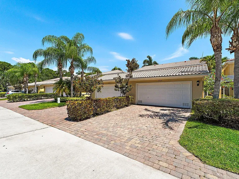 4526 Illicium Dr — Photo 37