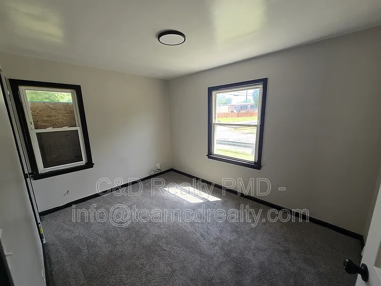 4308 E 143rd St — Photo 9