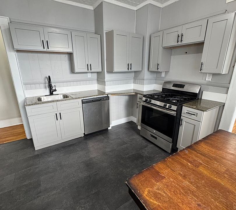 1st image of 825-827 Westcott St #825