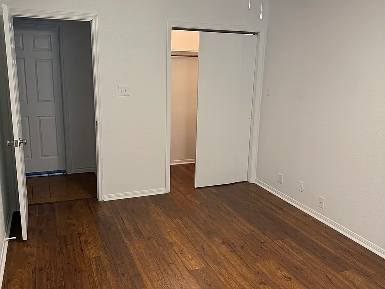 837 Avenue C — Photo 14
