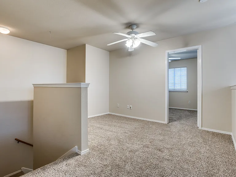404 Oxford Dr — Photo 16