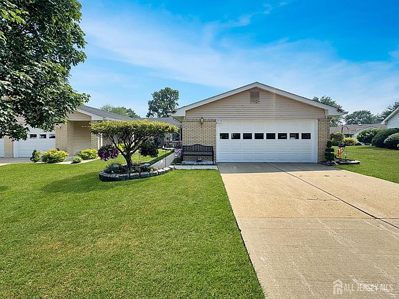3rd image of 737B Prospect Rd