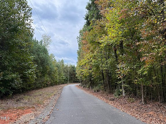 2nd image of 866 Three Springs Ln #4