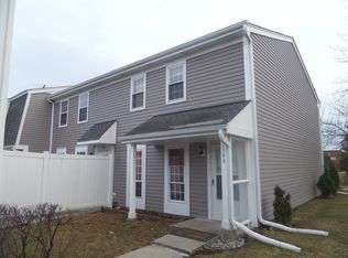 1399 Westminster Cir, Roselle, IL 60172