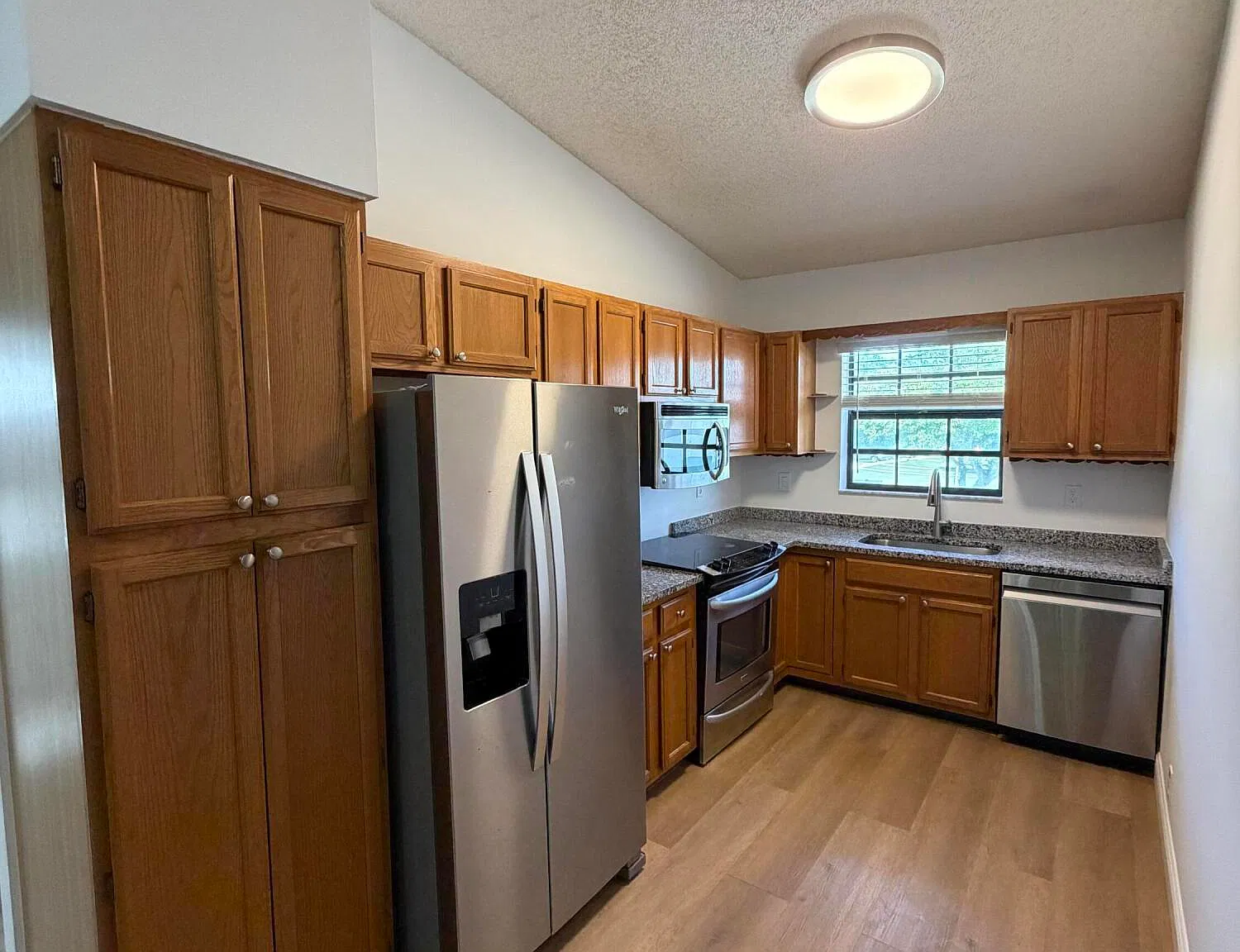 2 bed, 2.0 bath, 938 sqft, $2,500 — Photo 1