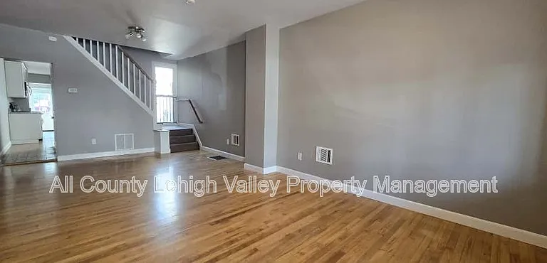 316 E Union Blvd — Photo 4