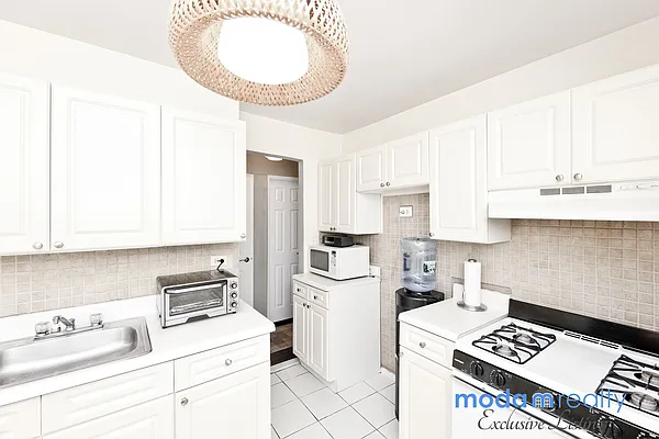 Sold by Moda Realty | media 11