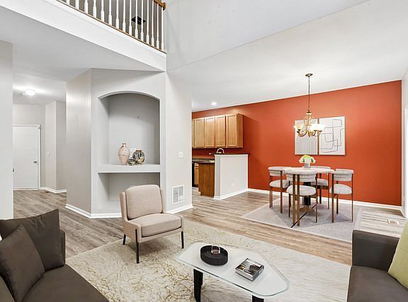 3rd image of 725 S Jade Ln