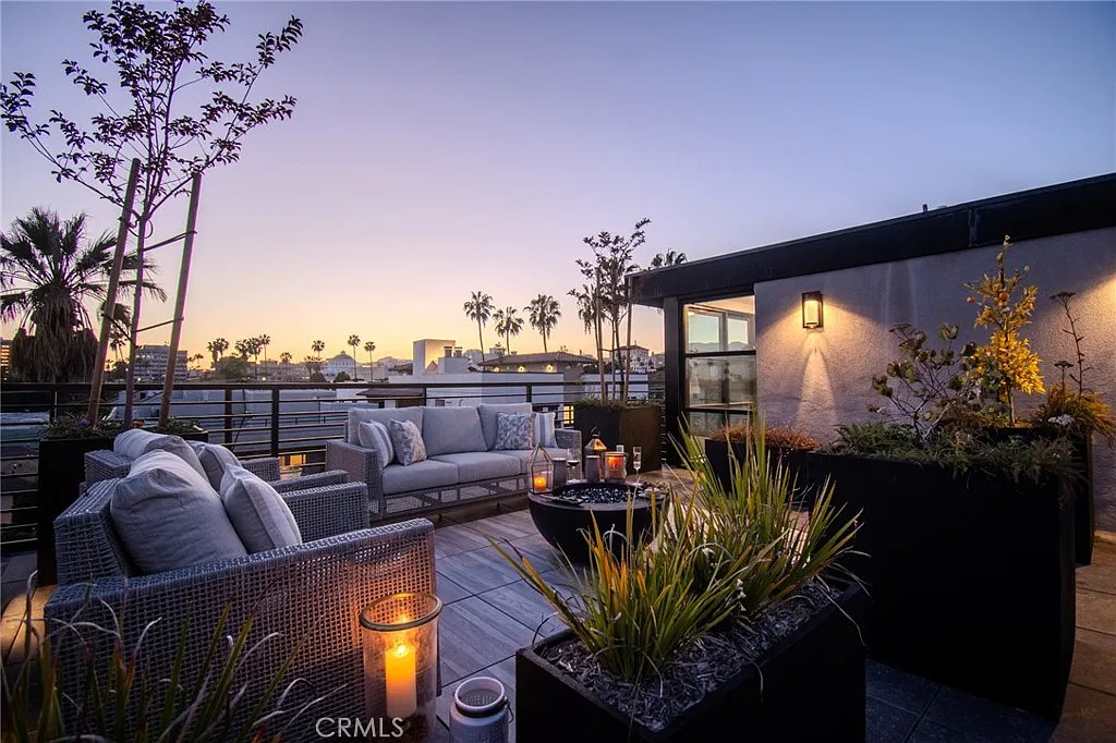 2 bed, 1240 sqft, $4,800 — Photo 1