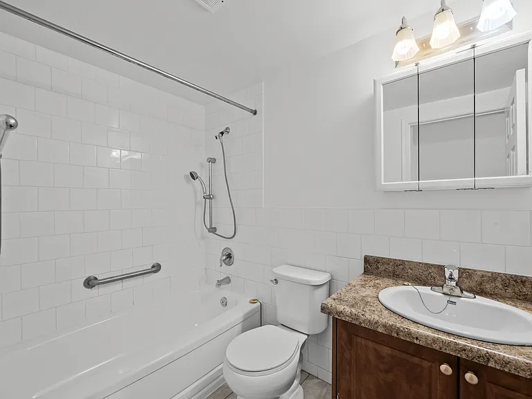 2601 King St E — Photo 9