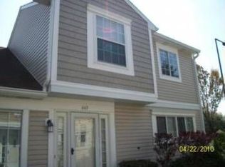 643 Le Parc Cir, Buffalo Grove, IL 60089