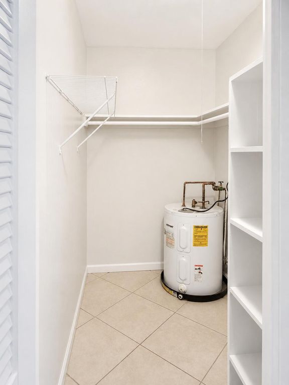 2621 NE 1st St APT 7, photo 6