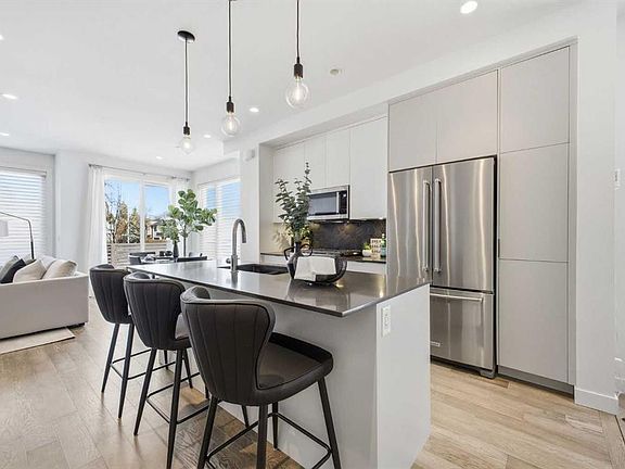 4th image of 4905 E 16th St SW