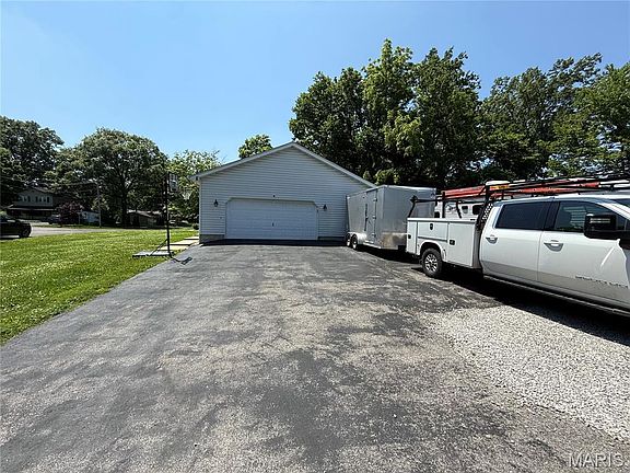 2nd image of 506 W Saint Clair St