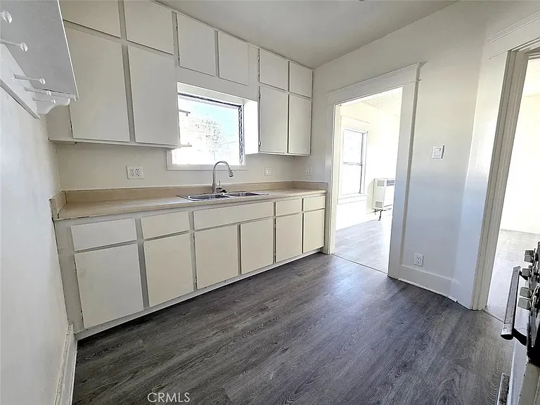 521 N Pomona Ave — Photo 4