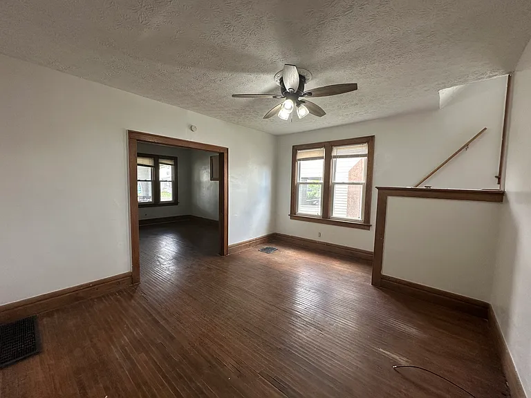 2037 Floral Ave — Photo 9