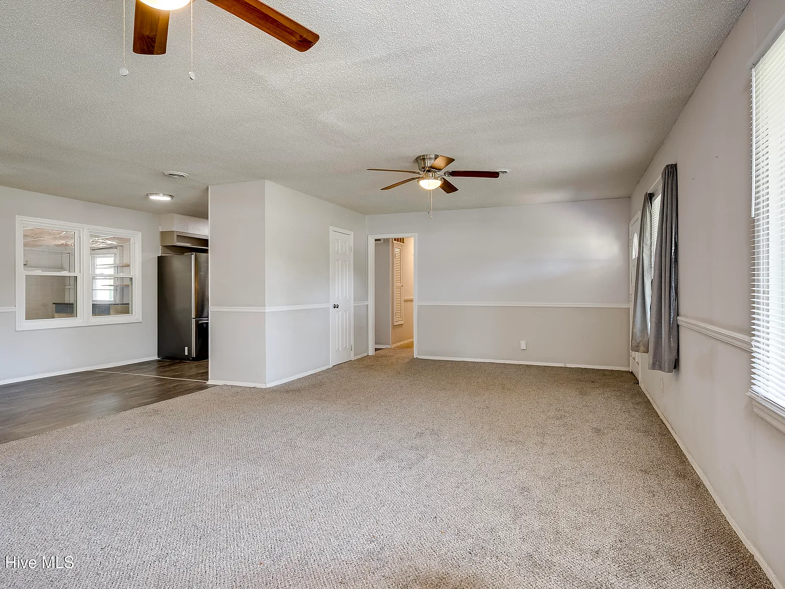 3 bed, 2.0 bath, 1326 sqft, $1,450 — Photo 3