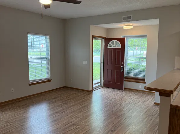 300 S Darrowby Dr, Raymore, MO 64083