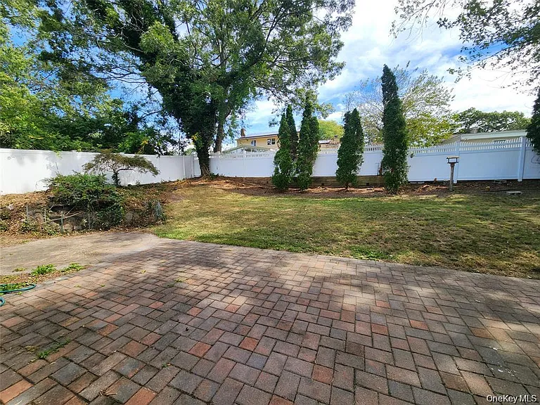 55 Holiday Park Dr — Photo 13
