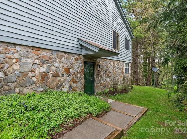 138 Village Dr, Boone, NC 28607
