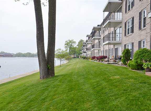 3rd image of 1077 Greenleaf Blvd APT 102